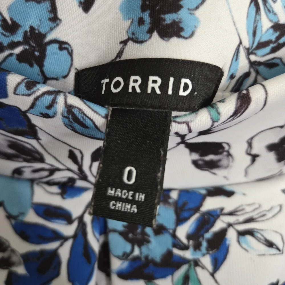Torrid Blue Flower Skirt Size 0X Floral Pleated Spring Summer